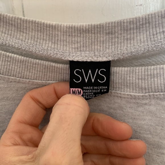 Women’s light grey cropped sweatshirt size Medium - Picture 2 of 2